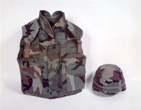 PASGT vest and helmet, 1991 - Personnel Armor System for Ground Troops ...