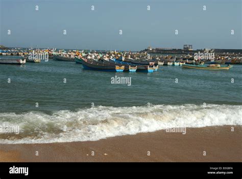 Vizhinjam port hi-res stock photography and images - Alamy