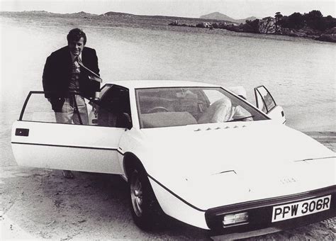 Roger Moore and the fantastic Lotus Esprit S1 from "The Spy Who Loved ...