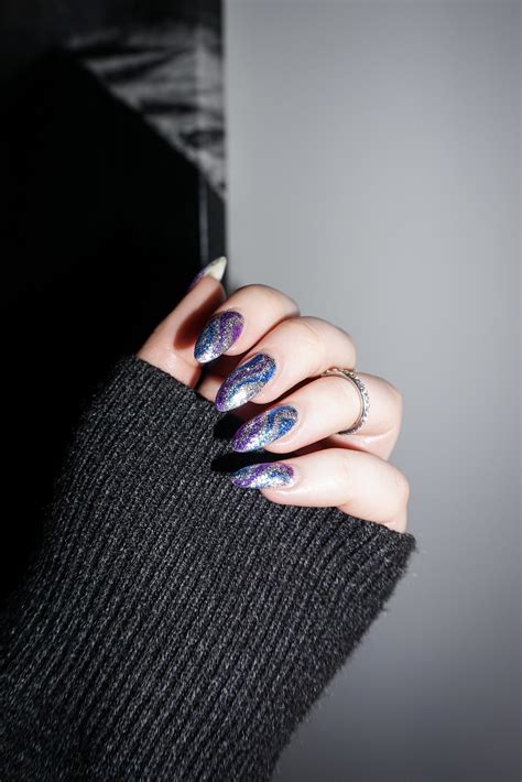 Manicure of the Month: Sparkling Glitter Swirl Nails - living after midnite