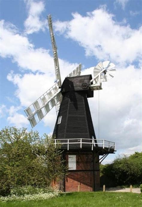 "Meopham Green windmill, Kent" by Paul D at PicturesofEngland.com