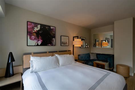 Luxury Hotel Rooms in Downtown Chicago | Thompson Chicago, part of Hyatt