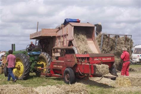 Threshing Machine © S J Dowden cc-by-sa/2.0 :: Geograph Britain and Ireland