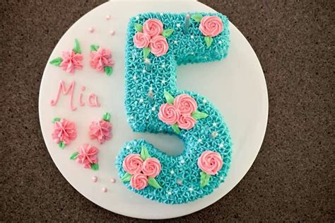 Vanilla number 5 cake with piped buttercream and rose swirls. Jan 2017. | Cake, Diy cake, Number ...