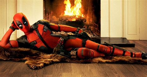 Deadpool: Ryan Reynolds Revealed in Full Costume! | Deadpool movie ...