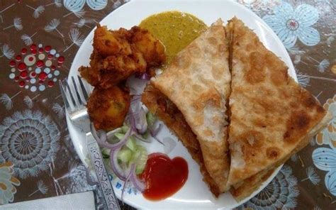 These Kolkata Eateries Serve Amazing Mughlai Parathas | WhatsHot Kolkata