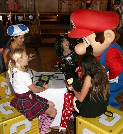 Nintendo hosts a Mario Party: Star Rush experience at Starlight ...