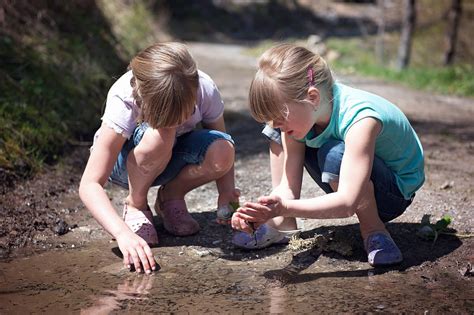 10 Ways Playing Outside Will Make Your Kid Smarter - Froddo