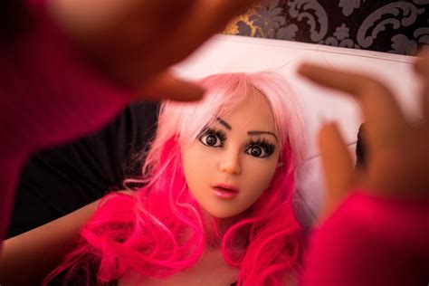 World's First Sex Doll Brothel Caters To Those Who Don't Want Human Touch | HuffPost