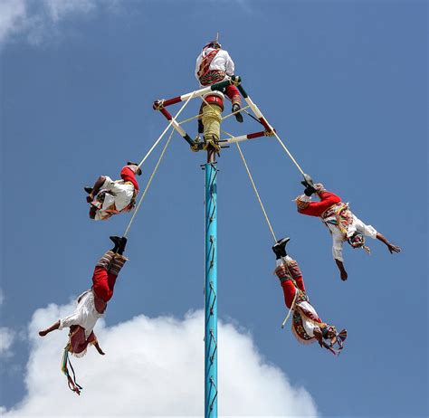 Voladores de Papantla Photograph by Paul Williams