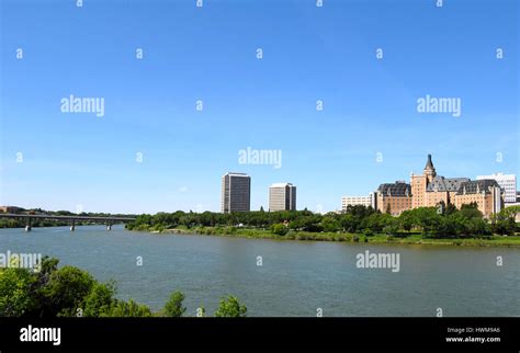 Saskatoon bridges hi-res stock photography and images - Alamy