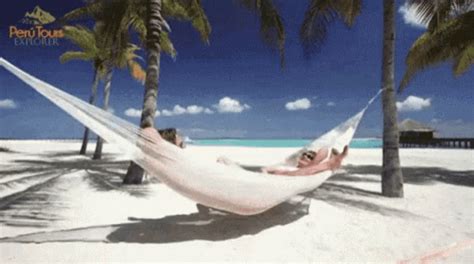 Hamak Chilling GIF - Hamak Chilling Beach - Descubrir y compartir GIFs