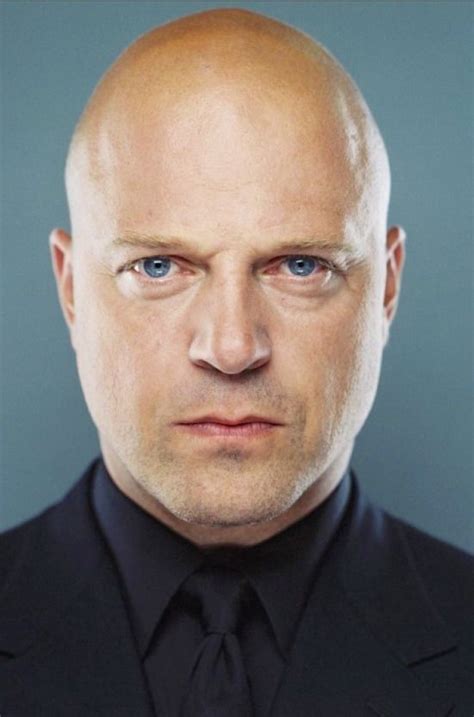 Michael Chiklis as Vic Mackey - The Shield | Michael chiklis, Family tv series, Father images