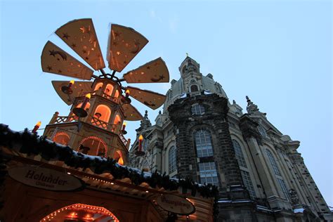 Weihnachtsmarkt an der Frauenkirche Dresden Foto & Bild | deutschland ...