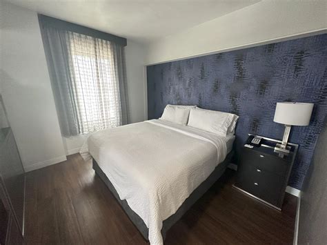 Holiday Inn Express Dallas Downtown Guest Room & Suite Options