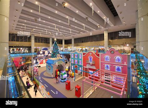 People visit Marina Square shopping mall in Singapore Stock Photo - Alamy