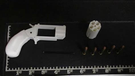 Fabricação de armas em impressoras 3D por extremistas de direita preocupa polícia europeia ...