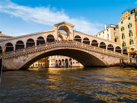 The Venice Rialto Bridge: everything you need to know - Hellotickets