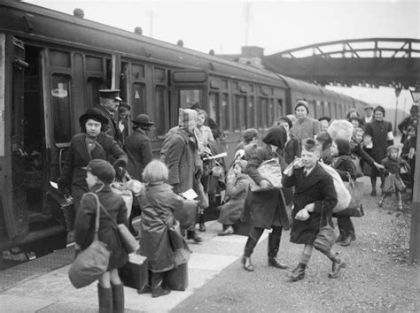 The History Press | The evacuation of children during the Second World War