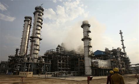 India's HPCL to raise Iraqi oil imports by 45% in 2022 -sources | Reuters