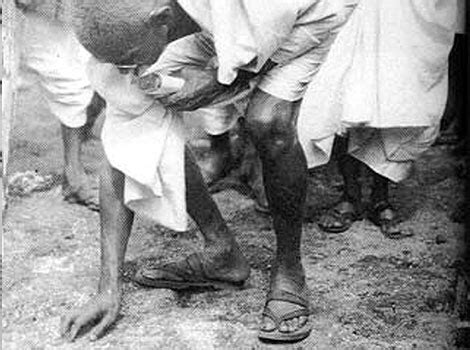 THE DANDI MARCH - Mahatma Gandhi and the dandi march : THE ONE PINCH OF SALT THAT IMPACTED A NATION