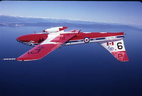 Snowbirds – Canada Remembers