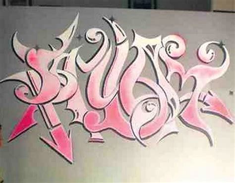 Arrow Style Graffiti Letters | Pink Graffiti Names