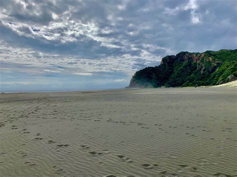 Karekare Falls & Karekare Beach / Waitakere Ranges / New Zealand