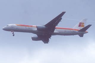 189co - IBERIA Boeing 757-256; EC-FXV@LHR;02.10.2002 | Flickr