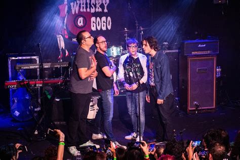 Q&A: Weezer Celebrate Metal, Van Halen And New ‘Van Weezer’ Album With ...