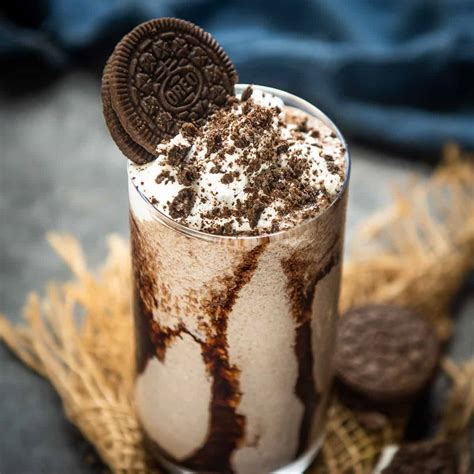 Oreo Milkshake Recipe (Step by Step + Video) - Whiskaffair