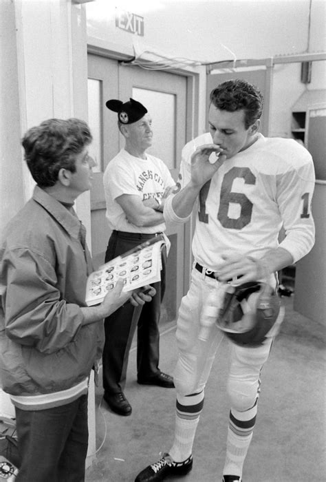 Photos of Chiefs' Len Dawson smoking cigarette at Super Bowl I are ...