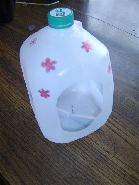 Stringer Mama: Homemade Milk Jug Bird Feeder