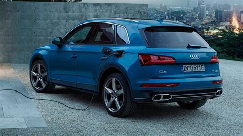 Audi Q5 plug-in hybrid packs a lot of torque and over 25 miles of ...