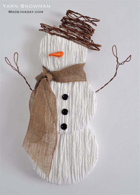 Charming DIY Yarn Snowman Door Hanger | Easy yarn crafts, Snowman crafts, Easy holidays crafts