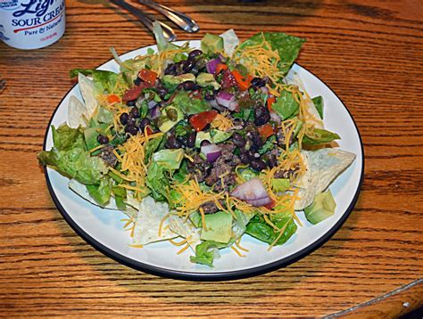 Barbacoa Beef Salads with Black Bean Avocado Salsa #TheSaladBar - Hezzi ...