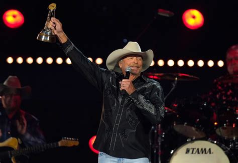 Alan Jackson honored with CMA's lifetime achievement award - LocalNews8 ...