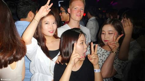 Wild Korean Girls in Seoul Nightlife • Reformatt Travel Show