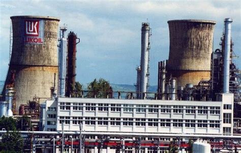 Lukoil considers selling Romanian refinery | Romania Insider