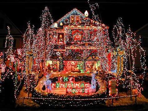 Crazy Christmas Lights: 15 Extremely Over-the-Top Outdoor Displays | Best christmas lights ...