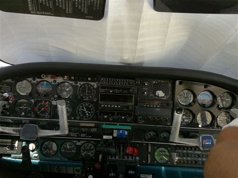 Piper Seneca PA34 cockpit | Juan Carlos Sánchez | Flickr