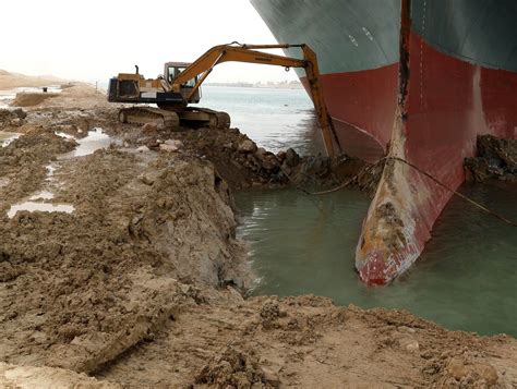 Giant Ship Blocking Suez Canal Could Take ‘Days, Even Weeks’ to Free ...