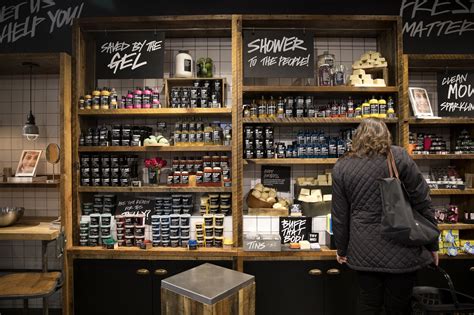 Lush moves to a more spacious store on the Mag Mile - Chicago Tribune