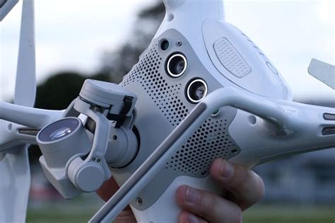 Phantom 4 Review: DJI’s New Drone Outsmarts Bad Pilots - WSJ