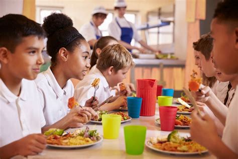 10 Tips on How to Eat Healthy at School Cafeteria - My Healthy School