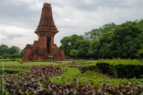 Gapura Bajang Ratu or also known as Candi Bajang Ratu is a gate / temple heritage of Majapahit ...