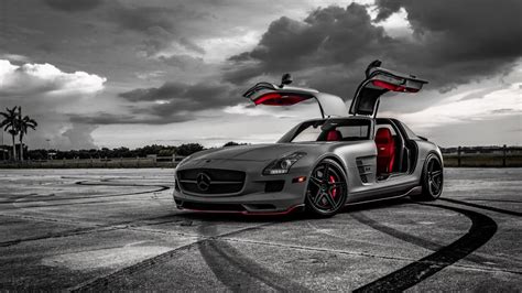 Mercedes-Benz SLS AMG gullwing doors - backiee