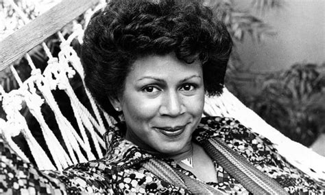 10 Best Minnie Riperton Songs of All Time - Singersroom.com