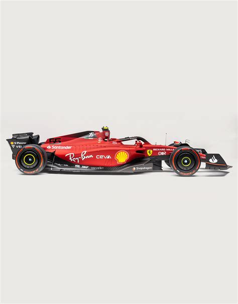 1:8 scale Carlos Sainz Ferrari F1-75 model in Red | Ferrari®