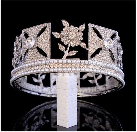 Queen Elizabeth Coronation Crown – Holly Hardwick